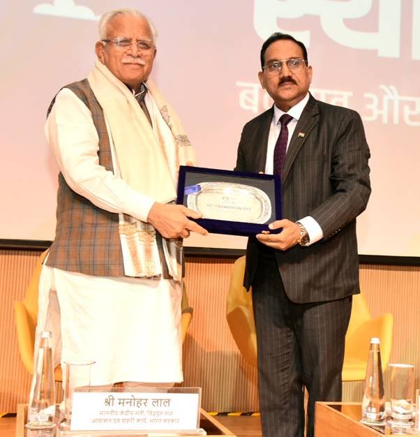 Shri Manohar Lal plants tree saplings under ‘Ek Ped Maa Ke Naam' campaign